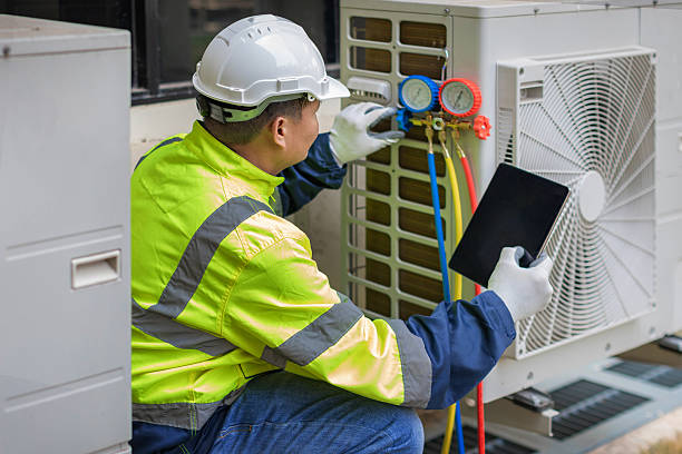Professional Emergency Hvac Repair technician working in Hallsboro, NC